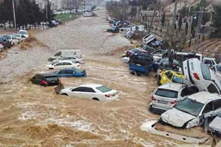 Мекка и Медина под водой: сильное наводнение обрушилось на Саудовскую Аравию