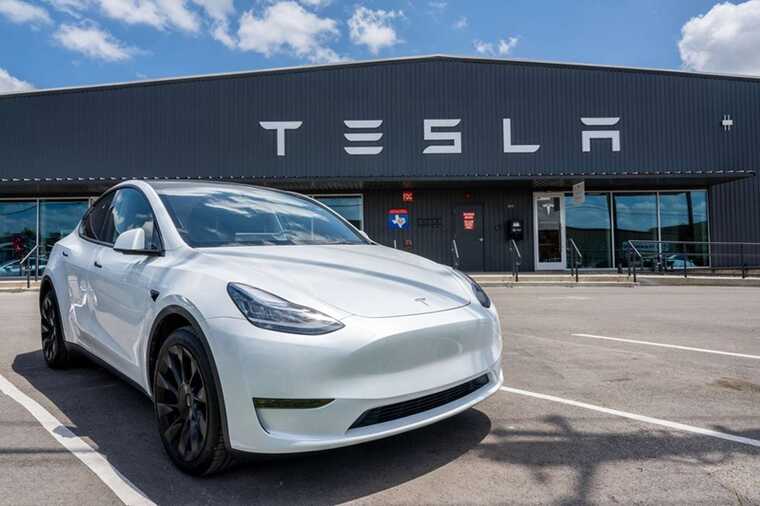 Илон Маск теряет доверие европейских покупателей: продажи Tesla упали на 45