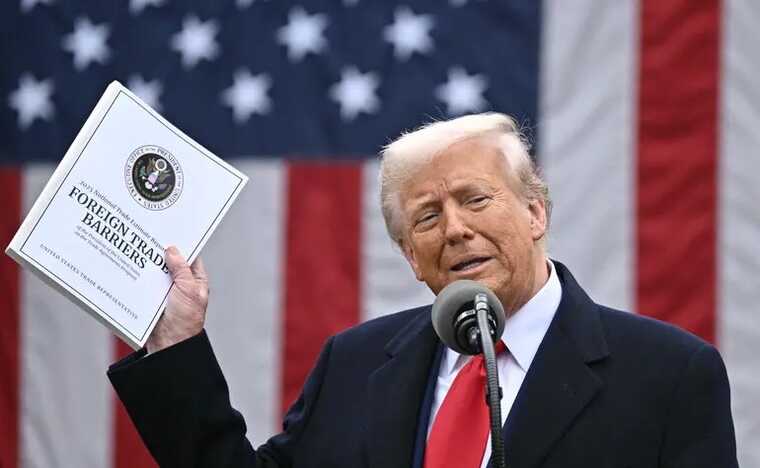 Трамп продлил запрет на заход российских судов в порты США