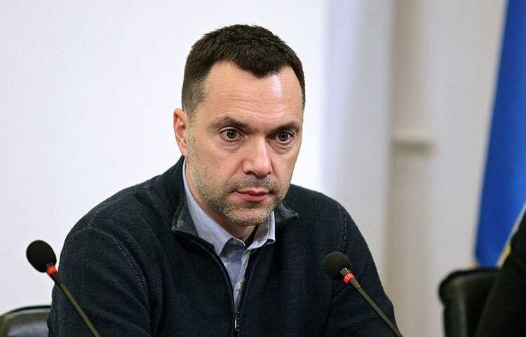 Зеленский ввел санкции против бывшего советника Арестовича