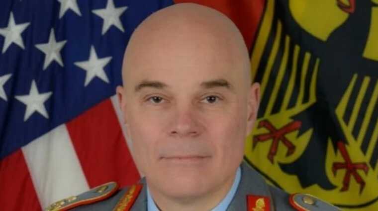 Генерала НАТО уволили за шутку об изнасиловании в Германии