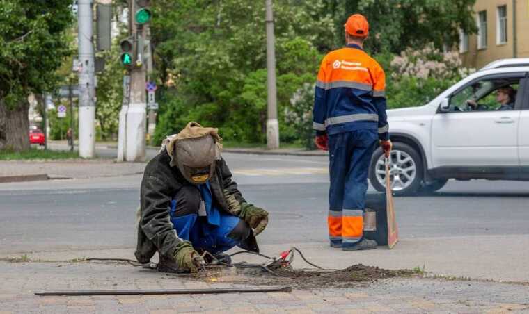 В Москве окопались, а в Волгограде заварили люки перед 9 мая